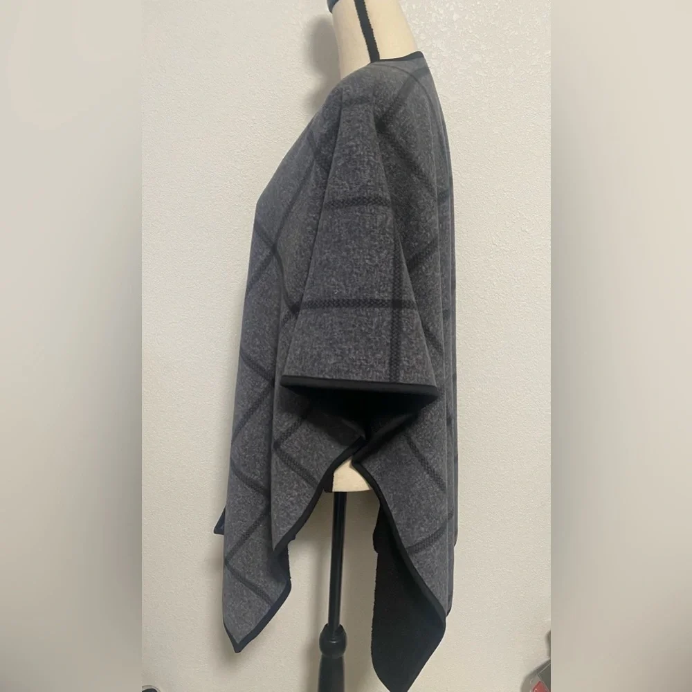 Ike Behar Reversible Wrap sweater - Picture 2 of 4